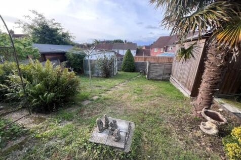 Rear garden 1.jpg