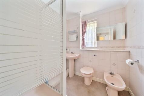Bathroom en-suite to Bedroom 1