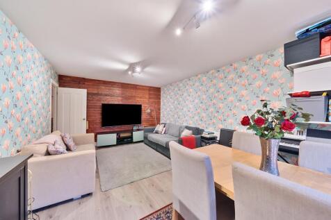 Living Room / Dining