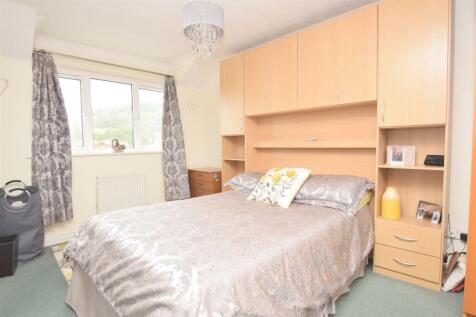 Bedroom 1.JPG