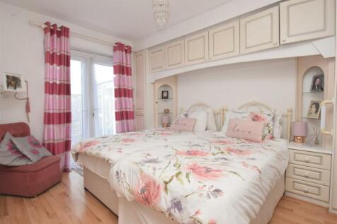 Bedroom 1.JPG