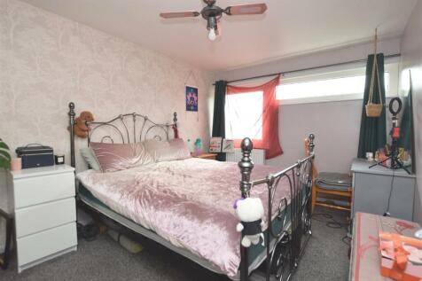 Bedroom 1.JPG