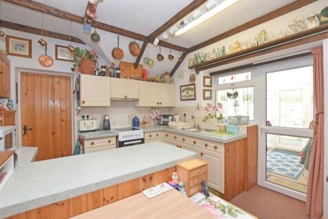 Kitchen V4.JPG