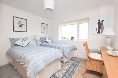 Bedroom 1.JPG