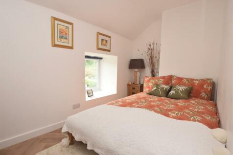 Bedroom 2.JPG