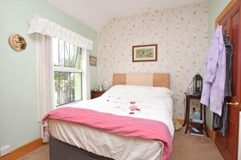 Bedroom 1.JPG