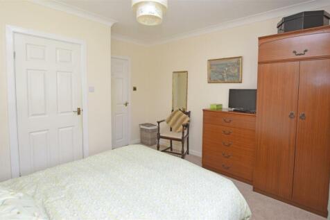 Bedroom 1 V2.JPG