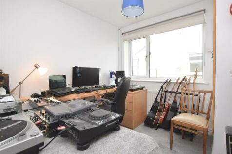 Bedroom 2.JPG
