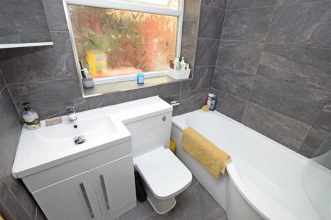 Bathroom (2).JPG