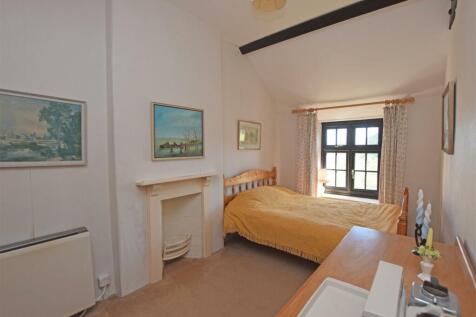 Bedroom 2.JPG