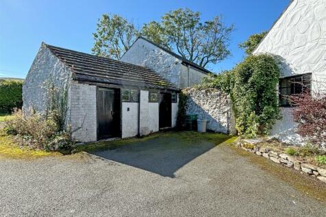 Outbuilding 2.jpg