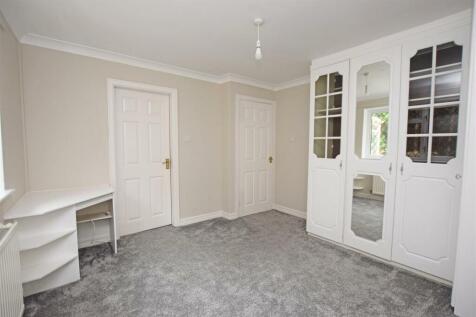 Bedroom 1 V2.JPG