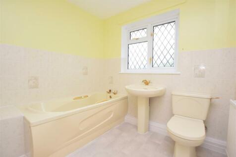 Bed 2 En Suite.JPG
