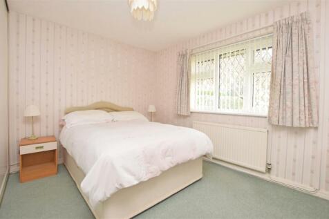 Bedroom 1.JPG