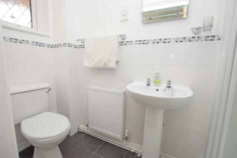 Bed 1 En Suite.JPG