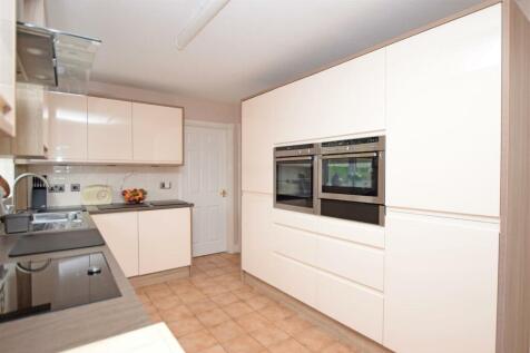 Kitchen V2.JPG