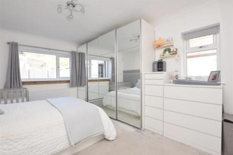 Bedroom 1.JPG