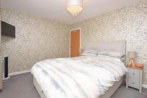 Bedroom 1 V2.JPG