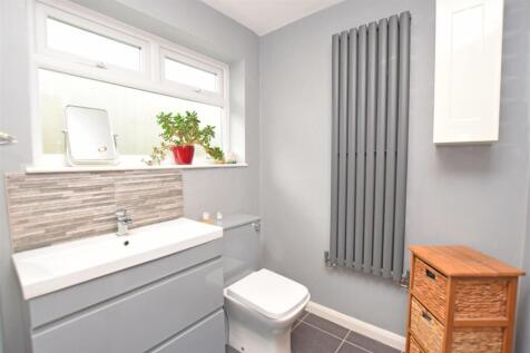Bathroom.JPG