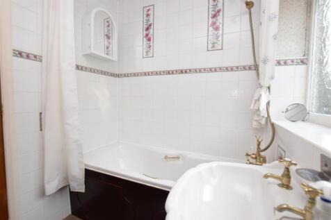 Bathroom.JPG