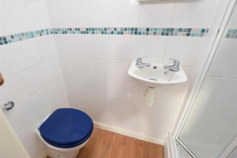 Bed 1 En Suite.JPG