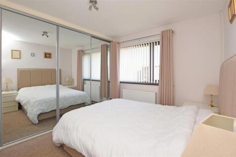 Bedroom 1.JPG