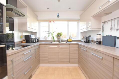 Kitchen V4.JPG
