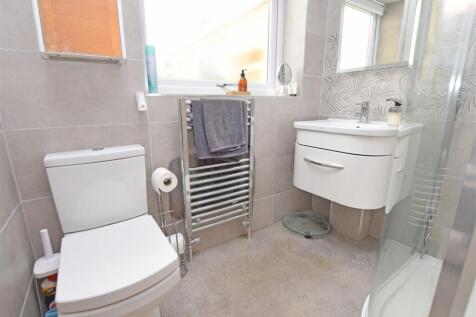 Shower Room.JPG