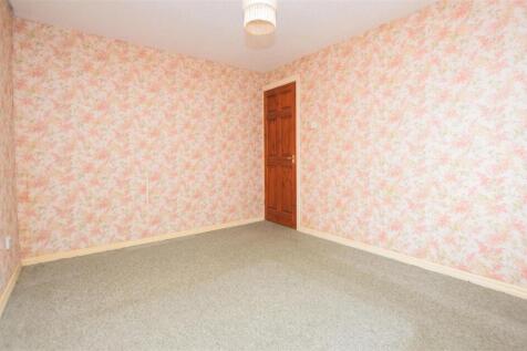 Bedroom 1 V2.JPG