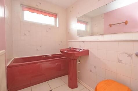 Bathroom.JPG