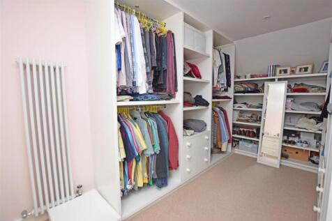 Bedroom 4 V2.JPG