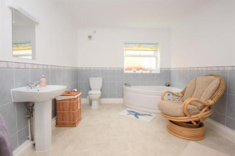 Bathroom.JPG