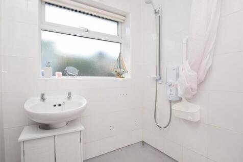 Bathroonm.JPG