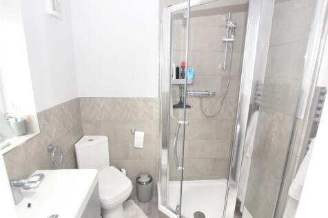 Bedroom 2 En Suite.JPG
