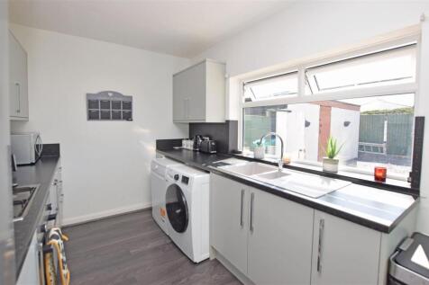 Kitchen V2.JPG