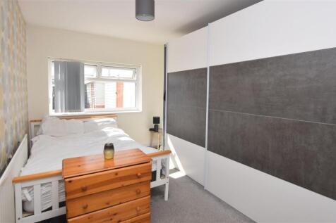 Bedroom 1.JPG