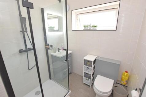 Bathroom.JPG