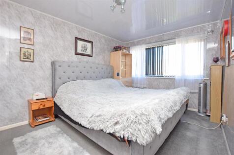 Bedroom 1.JPG