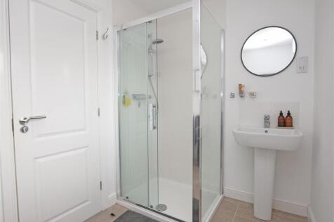 B1 En Suite.JPG