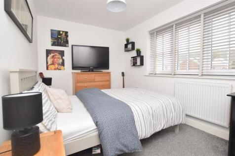 Bedroom 2.JPG