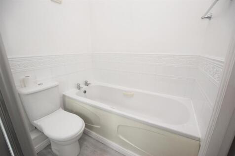 Bed 1 En Suite.JPG
