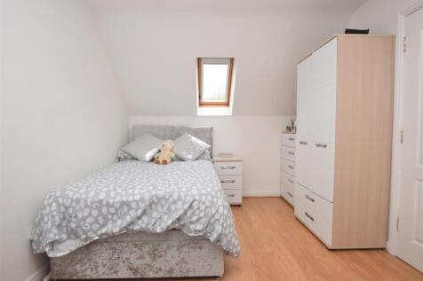 Bedroom 2.JPG