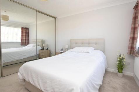 Bedroom 1 V2.JPG