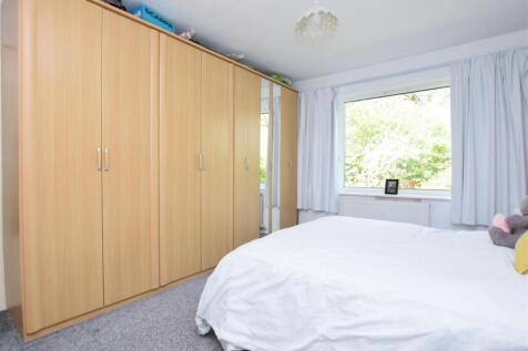 Bedroom 1 V2.JPG