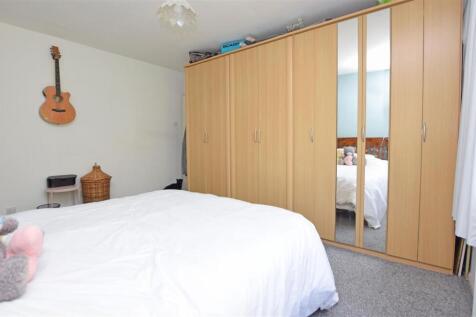 Bedroom 1 V3.JPG