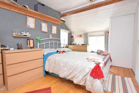 Bedroom 1.JPG
