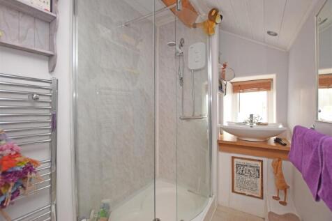 Bathroom.JPG