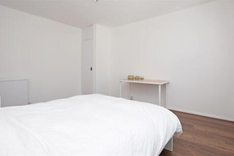 Bedroom 1 V3.JPG