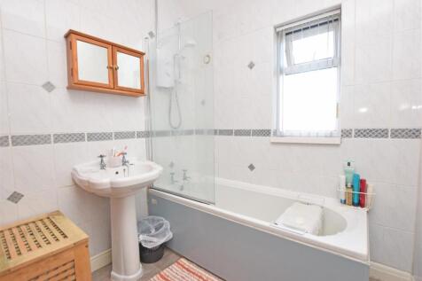 Bathroom.JPG