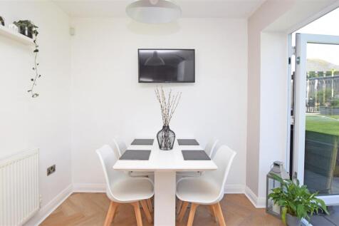 Dining Area.JPG